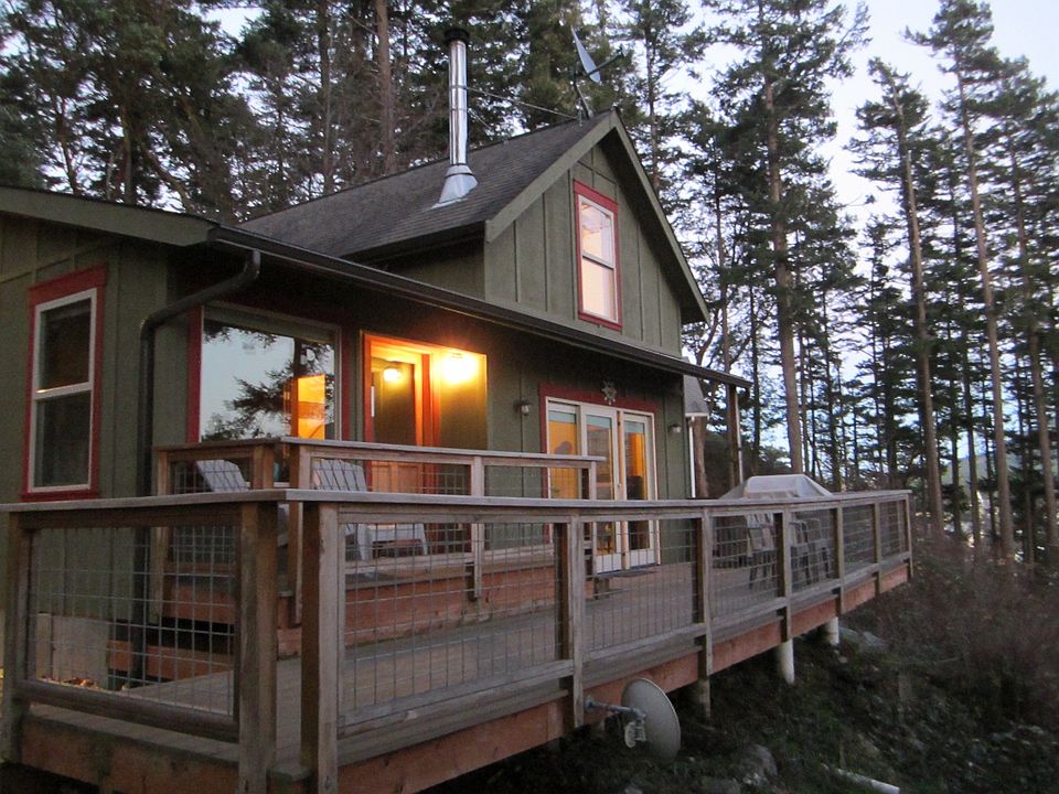 Cozy Water View Cottage