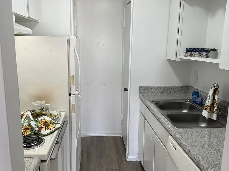 Campus Pointe Apartments — Photo 17