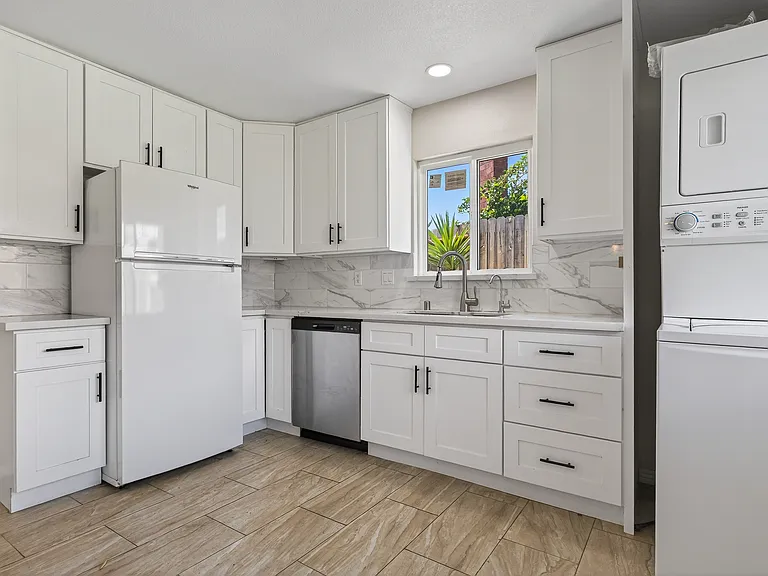 2051 Sycamore Ct — Photo 19