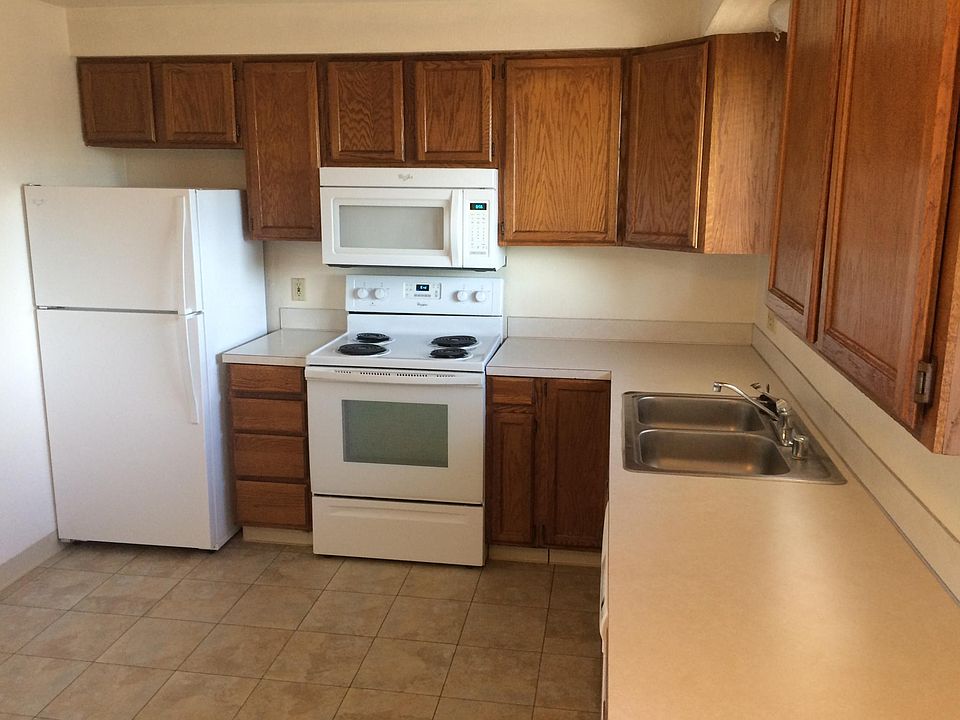 2nd image of 2410 Saint Paul St #4
