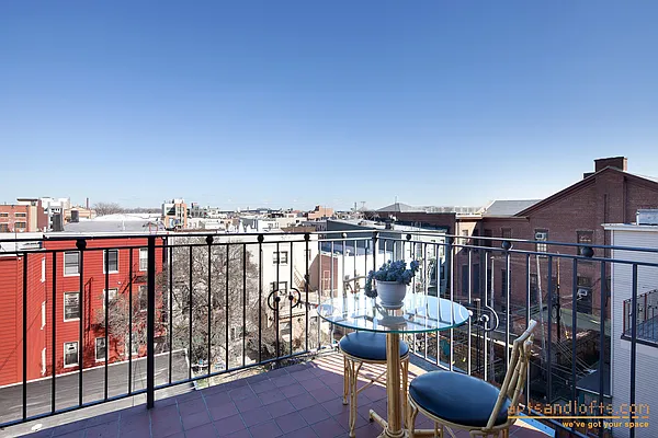 Sold by aptsandlofts.com | media 12