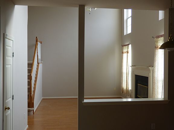 4th image of 42 Arrowhead Dr