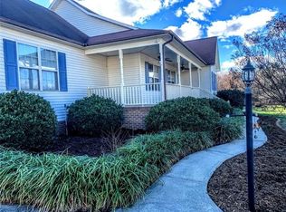 5500 Creek Point Dr, Hickory, NC 28601