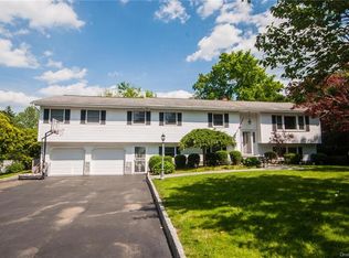 3126 Quinlan St, Yorktown Heights, NY 10598
