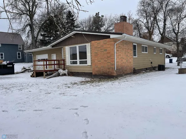 302 Oak St, Lisbon, ND 58054