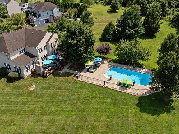 3rd image of 711 Sloop Ct