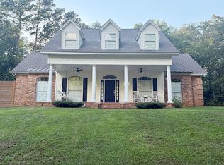 302 Foxton Cv, Raymond, MS 39154