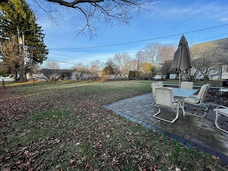 87 Shalimar Dr — Photo 3