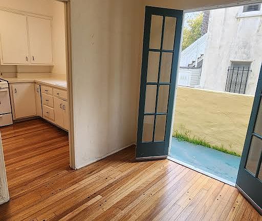 4th image of 140 N Almont Dr