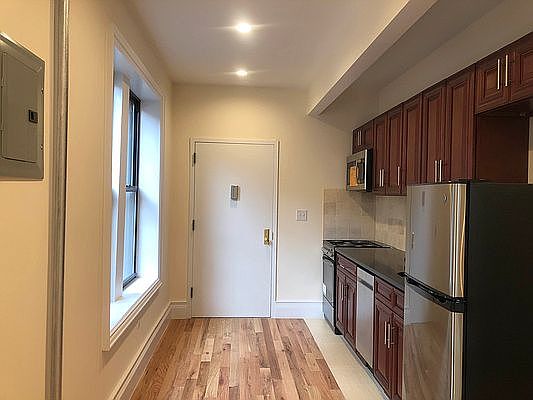 3rd image of 170 Nagle Ave #206