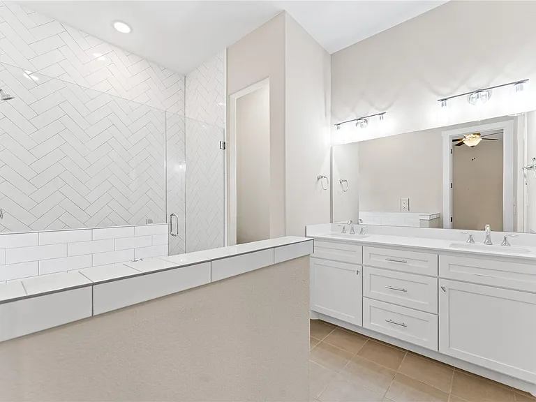 2650 Fountain View St — Photo 16