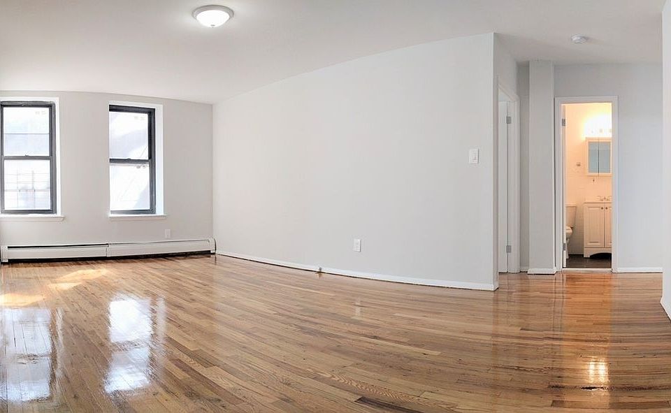 1st image of 152 Parkside Ave Bsmt C