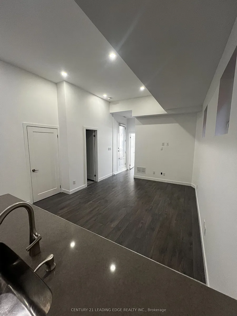 Building Photo - 1375 Bathurst St #A