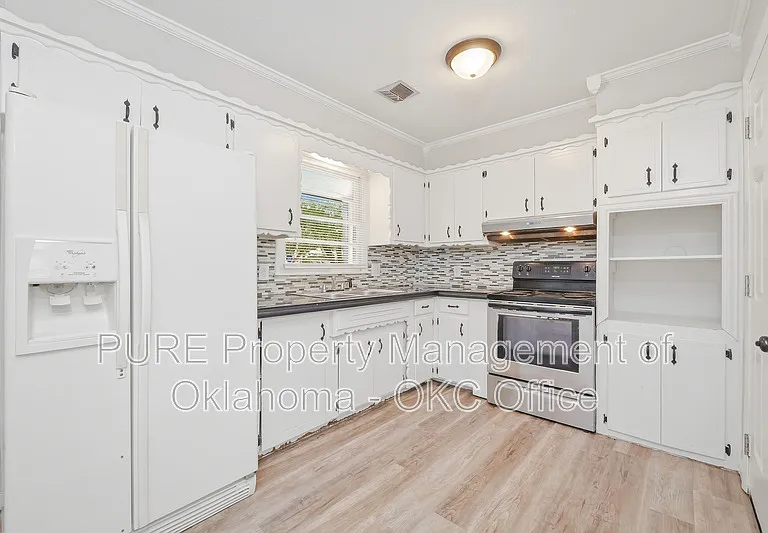 1301 NW 102nd St — Photo 5