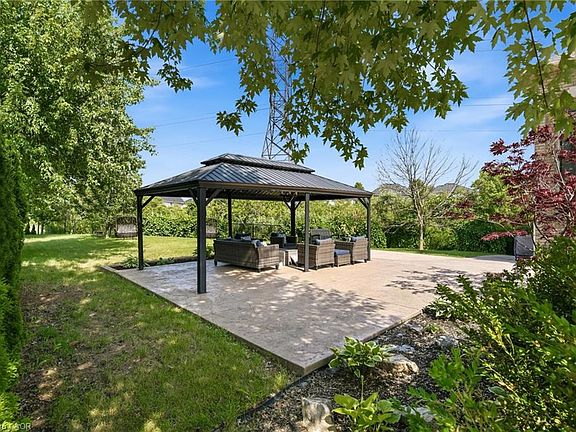 4th image of 575 Stonehenge Dr