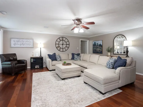 7202 Starbridge Dr, Houston, TX 77095