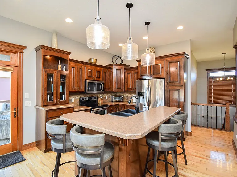 2204 S Silverthorne Ave — Photo 2