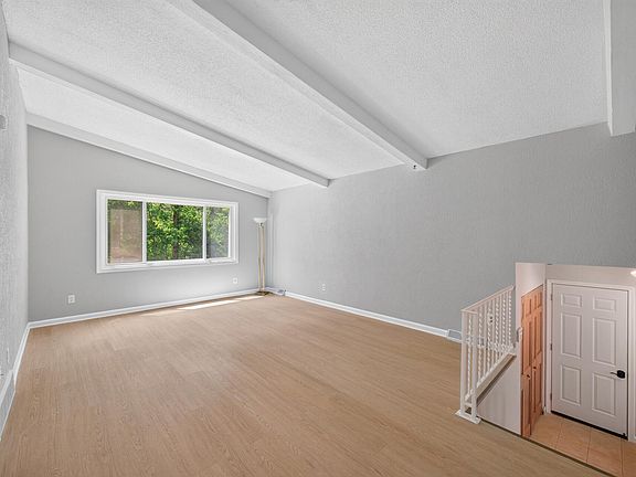 5th image of 900 Evergreen Trl