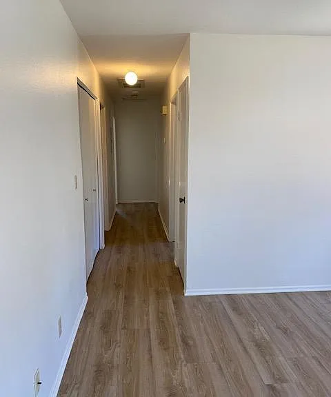 637 Sydney Ln — Photo 12