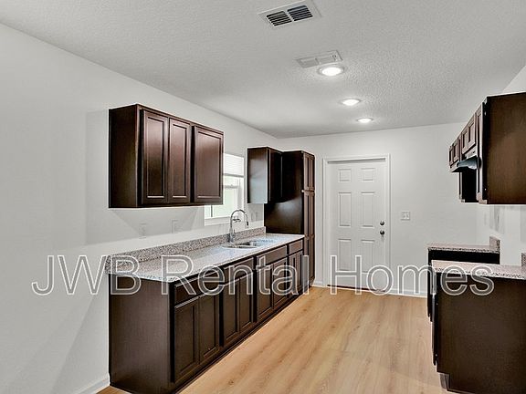 2nd image of 2533 Teal St