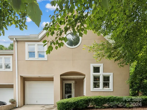 9222 Ravenwing Dr, Charlotte, NC 28262