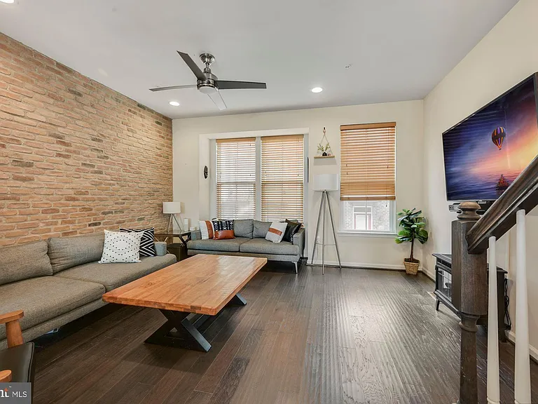 6106 Chronicle St — Photo 5