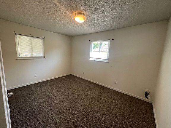 5th image of 5019 Gladys Ct