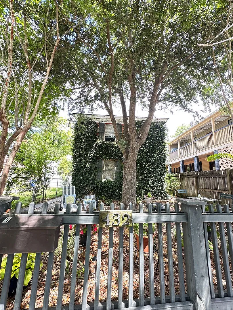 2 Bedroom 1 Bath Apartment for Rent in Cannonborough of Downtown Charleston! — Photo 1