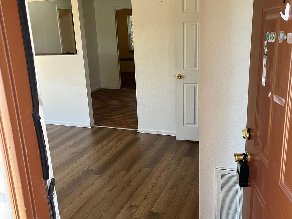 1st image of 1050 Plaza Ct S #14