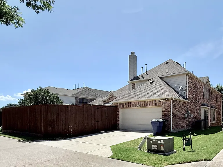 7430 Hidden Cove Ln — Photo 40