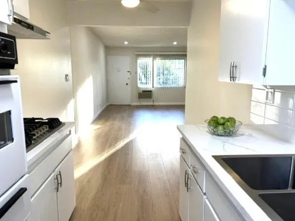 351 Riverdale Dr APT 11, Glendale, CA 91204