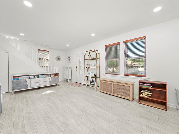 5th image of 2657 W 96th St