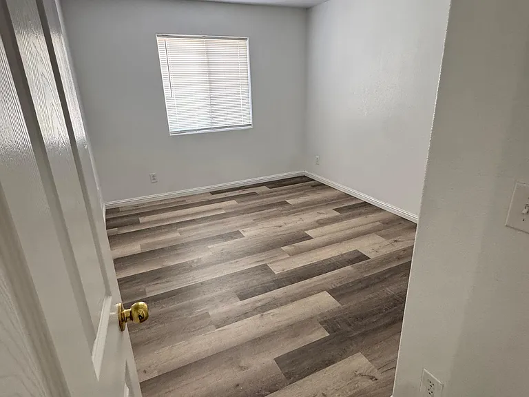 3835 Macedonia Ave — Photo 12
