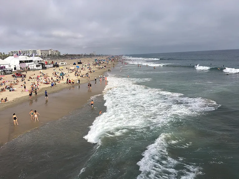 BIG crowds of happy beach fans during 50+ surfing competitions and annual street art fairs, July 4th celebrations, weekly street fairs , farmers market etc..