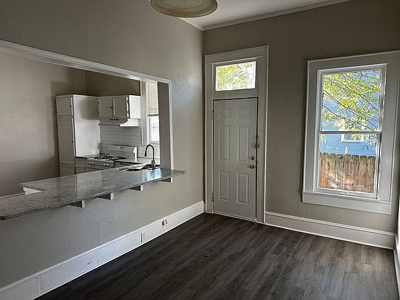 5th image of 451 Dalzell St