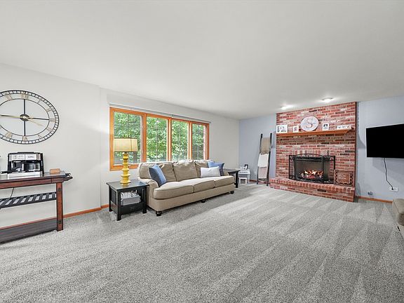 4th image of 21960 Pembrook Dr