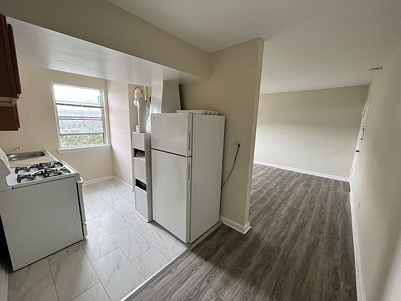 3rd image of 811 Barnaby St SE #10642870