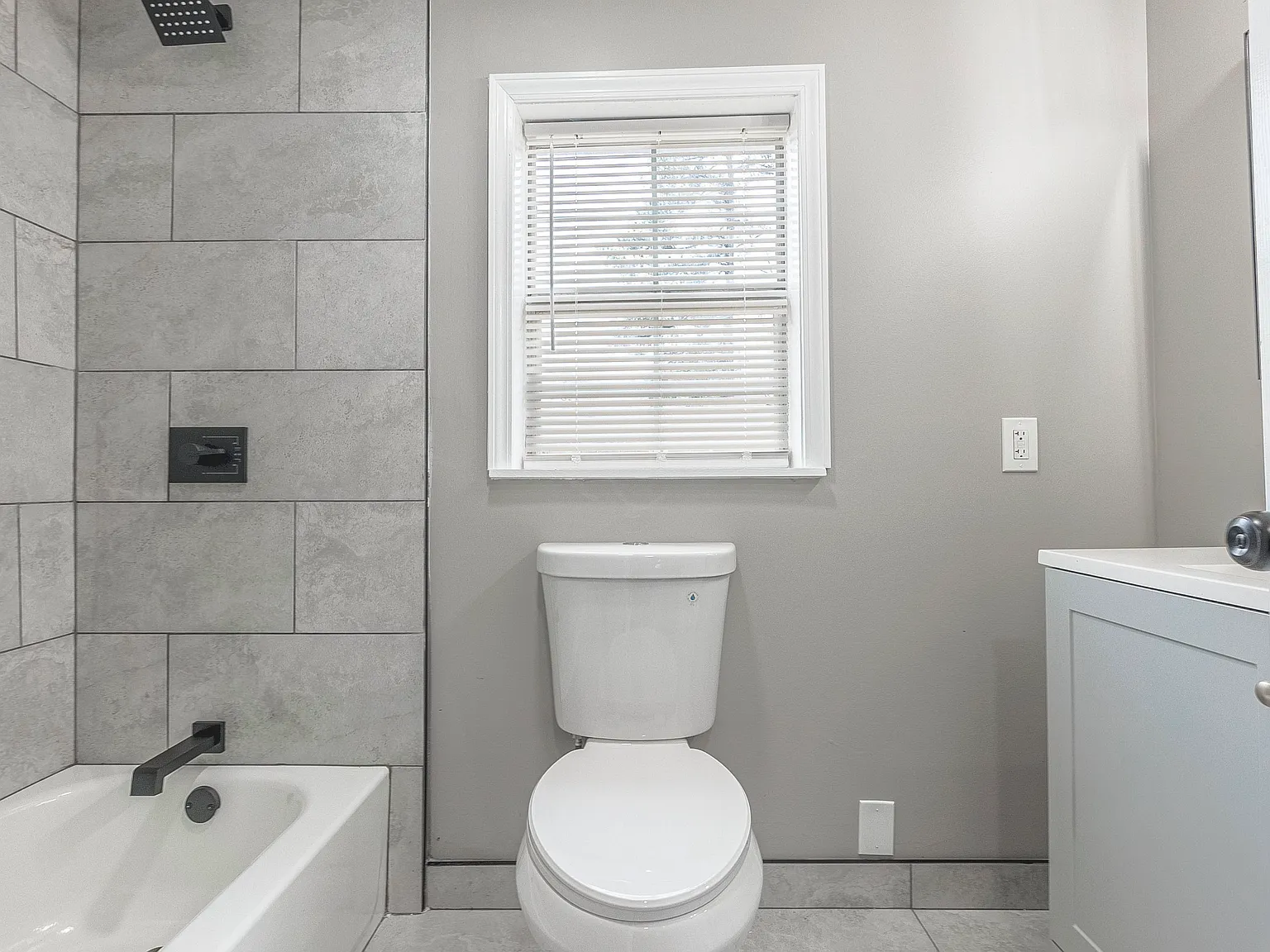 3 bed, 1.5 bath, 1144 sqft, $1,389 — Photo 4