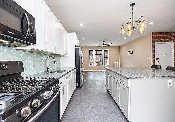 4th image of 5 Pinehurst Ave APT 4B