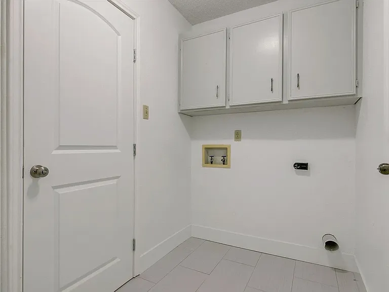 3945 Cheryl St — Photo 19