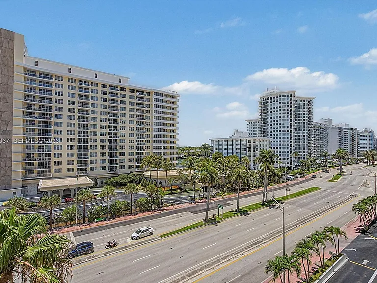 5555 Collins Ave #7B — Photo 24
