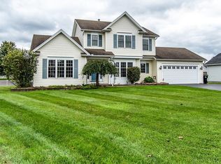 246 Whispering Pines Cir, Rochester, NY 14612