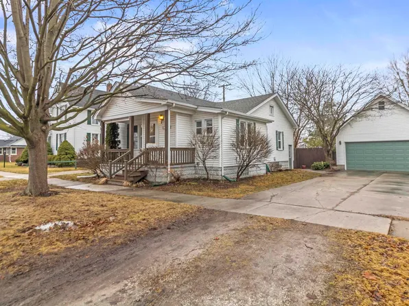 124 S 3rd St, Marine City, MI 48039