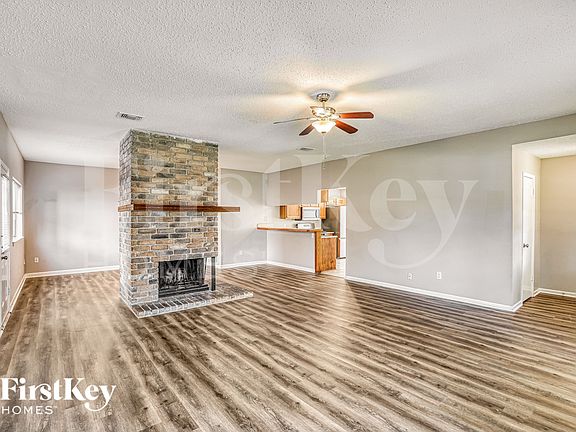 4th image of 18115 Brooknoll Dr