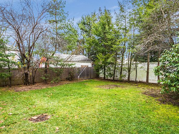 3rd image of 1470 Beech Ln