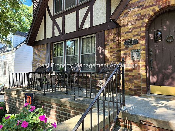 3rd image of 911 Oakridge Ave #2