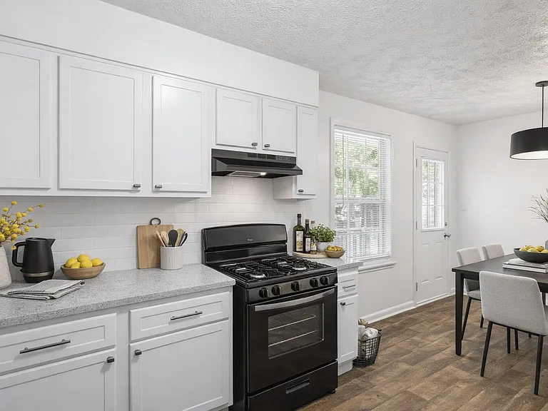 Emerald Pointe — Photo 1