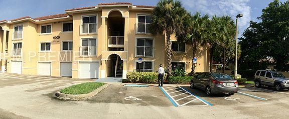 5th image of 9909 Westwood Dr Unit 35