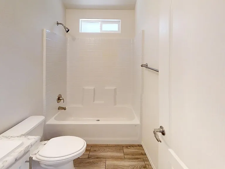 1609 Stewart St — Photo 2