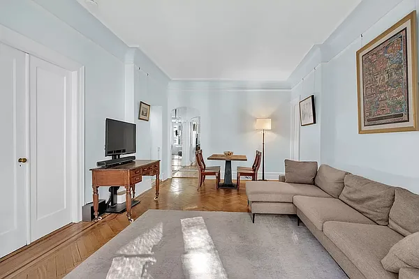 Rented by Compass | media 9